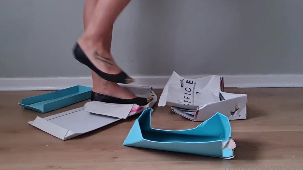 Kats Worn Heels Nicknamed Katswornheels Onlyfans You Didnt Think I Was Finished With Those Shoes Boxes I Switch To My Pointy Metal