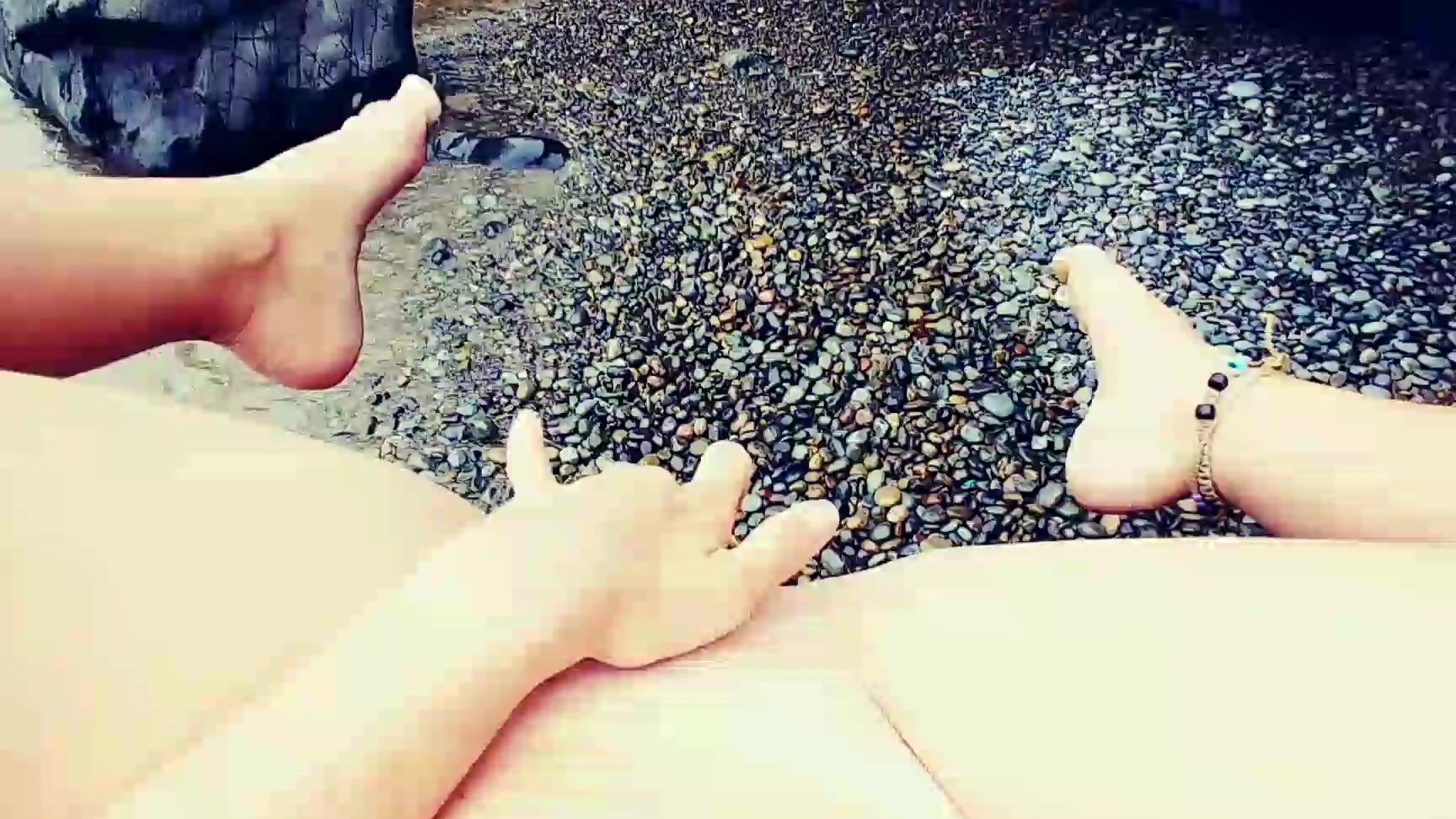 2019 08 20 Manyvids Com Releasing My Pee Into The Wild