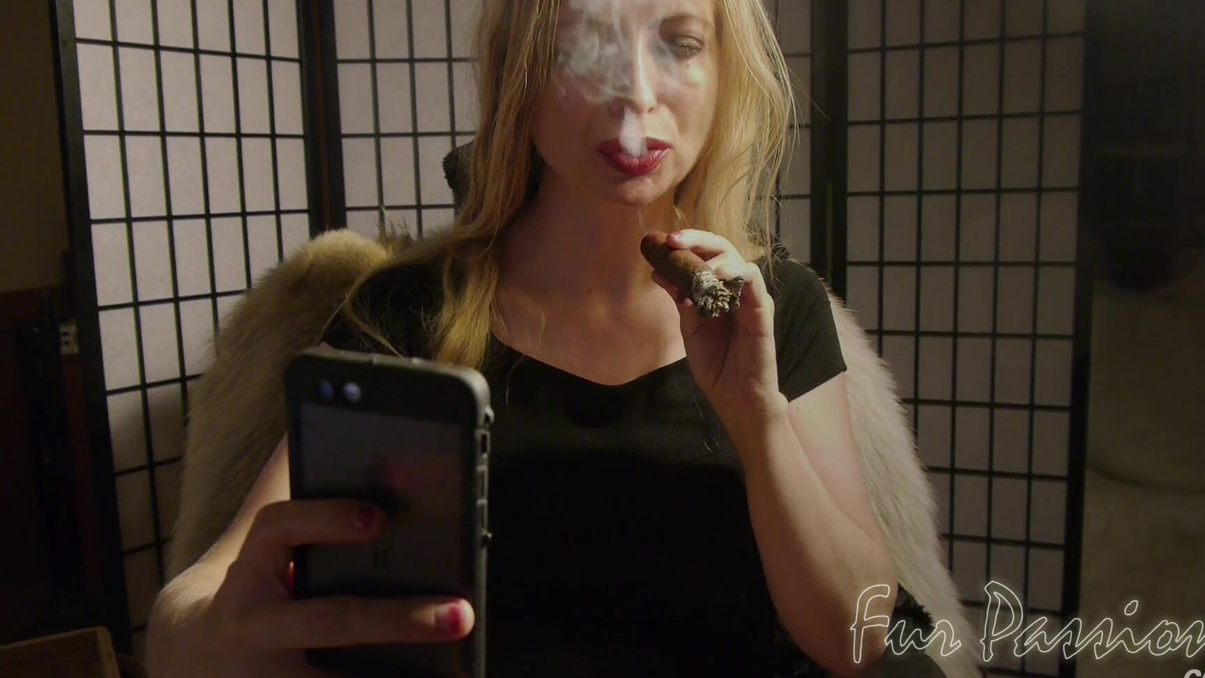 Kaitlink Cigar Smoking In Seal Bonus Last