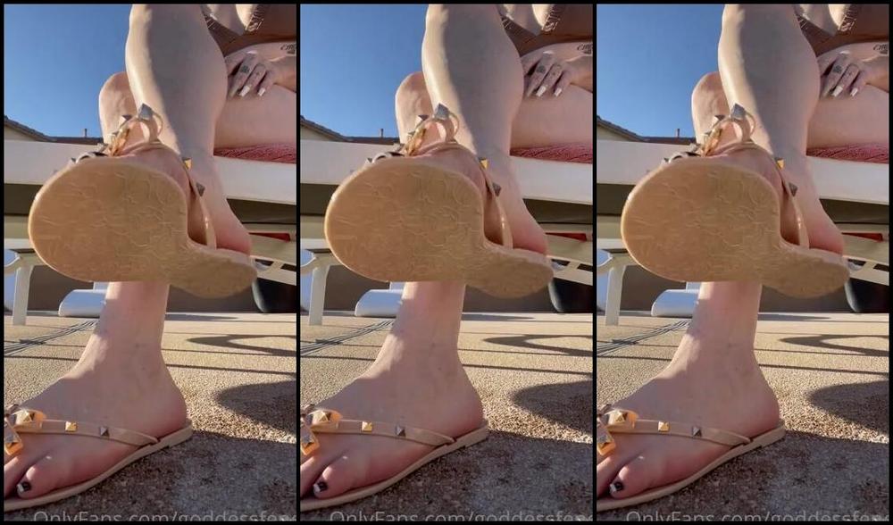 Fendi Feet Aka Goddessfendi Onlyfans Don T You Just Love A Little Public Pool Tease I Doooo Would You Suck My Toes At The Pool Wouldp