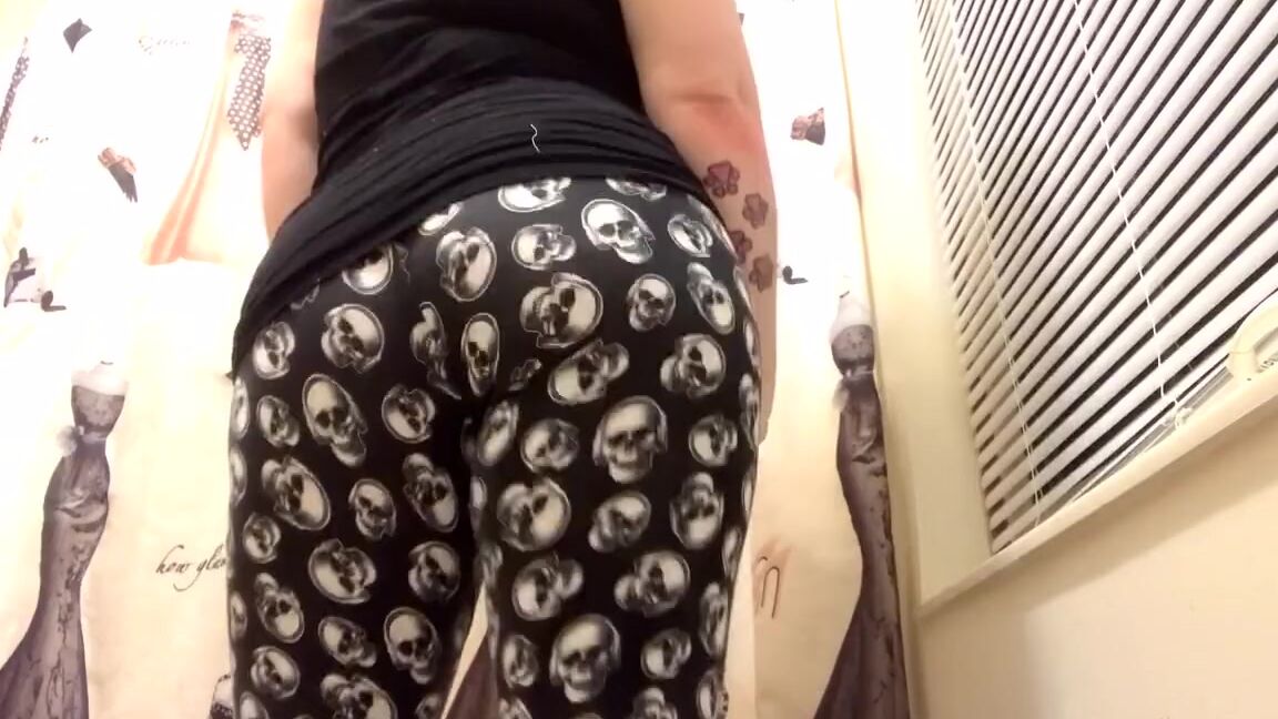 Strip and Piss 5_babygirl_goth PornHubPremium