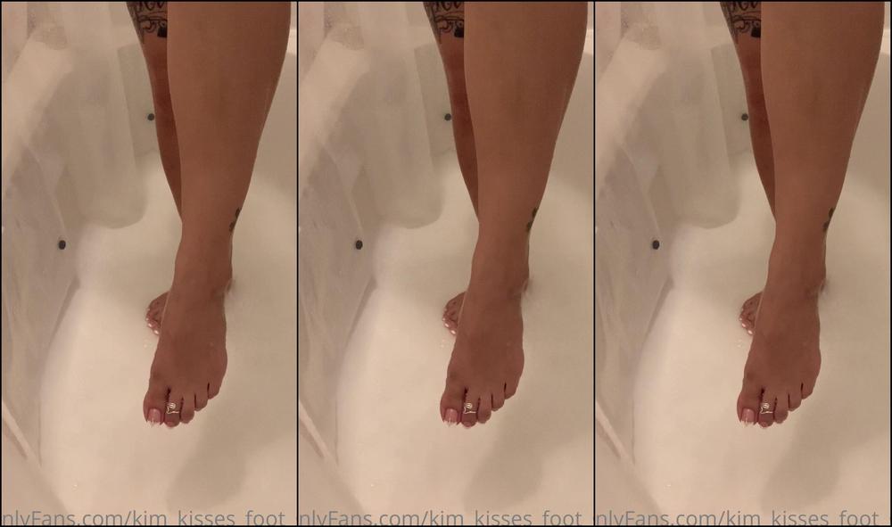 Kim Kisses Foot Goddess Dirty Feet Then I Take A Shower And Scrub Them