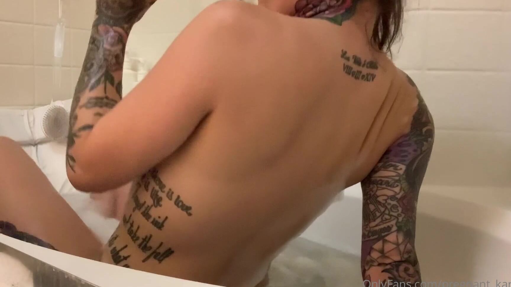 Karmens Library Got Myself A Nice Bubble Bath To Relax But Knew There Was Something Missing Hehe So I Grab