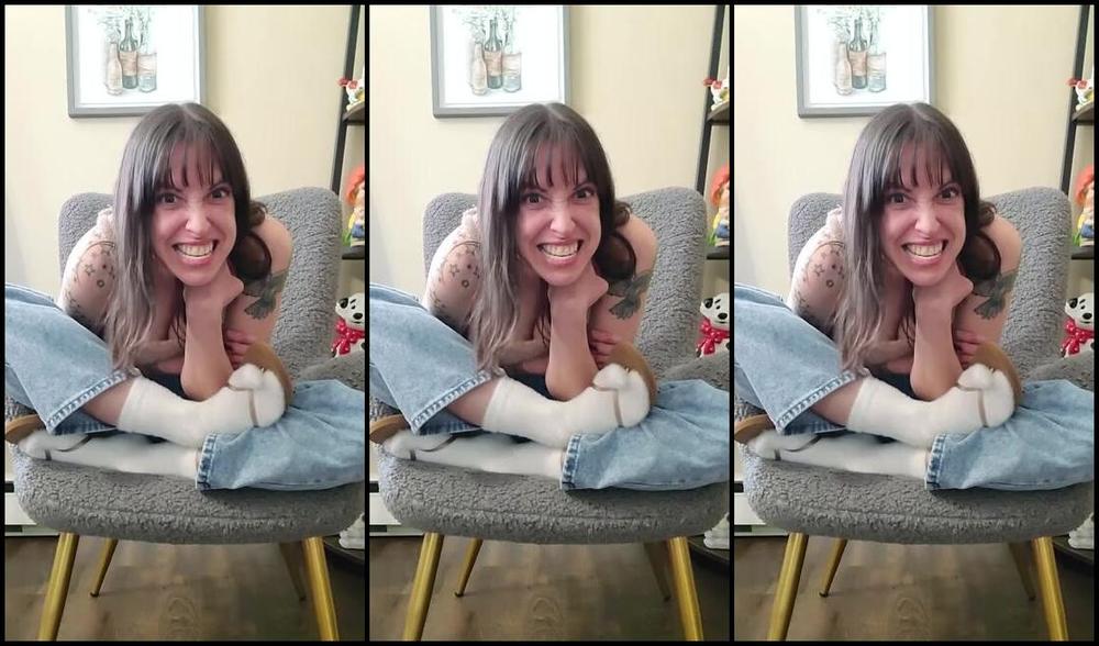 Crystal Paris Nicknamed One Lonely Foot 03 25 2025 Onlyfans Video I Met A Sock Lover While Waiting