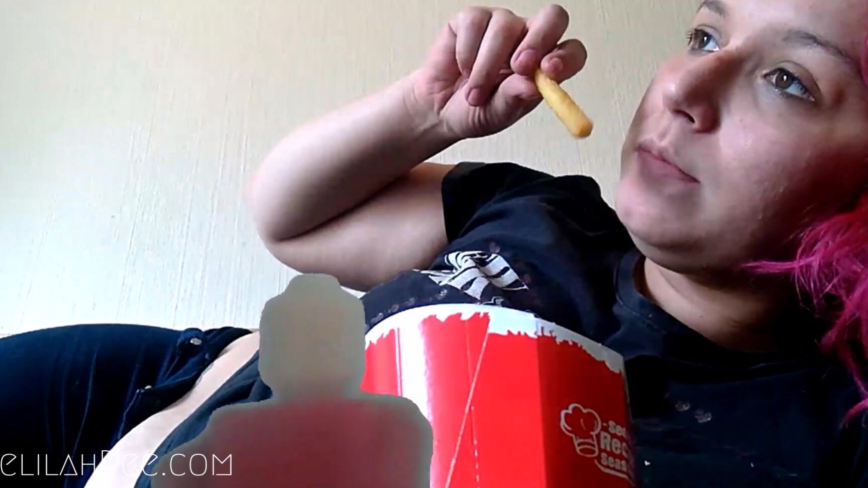 Delilah Dee Eating A Little Lurker