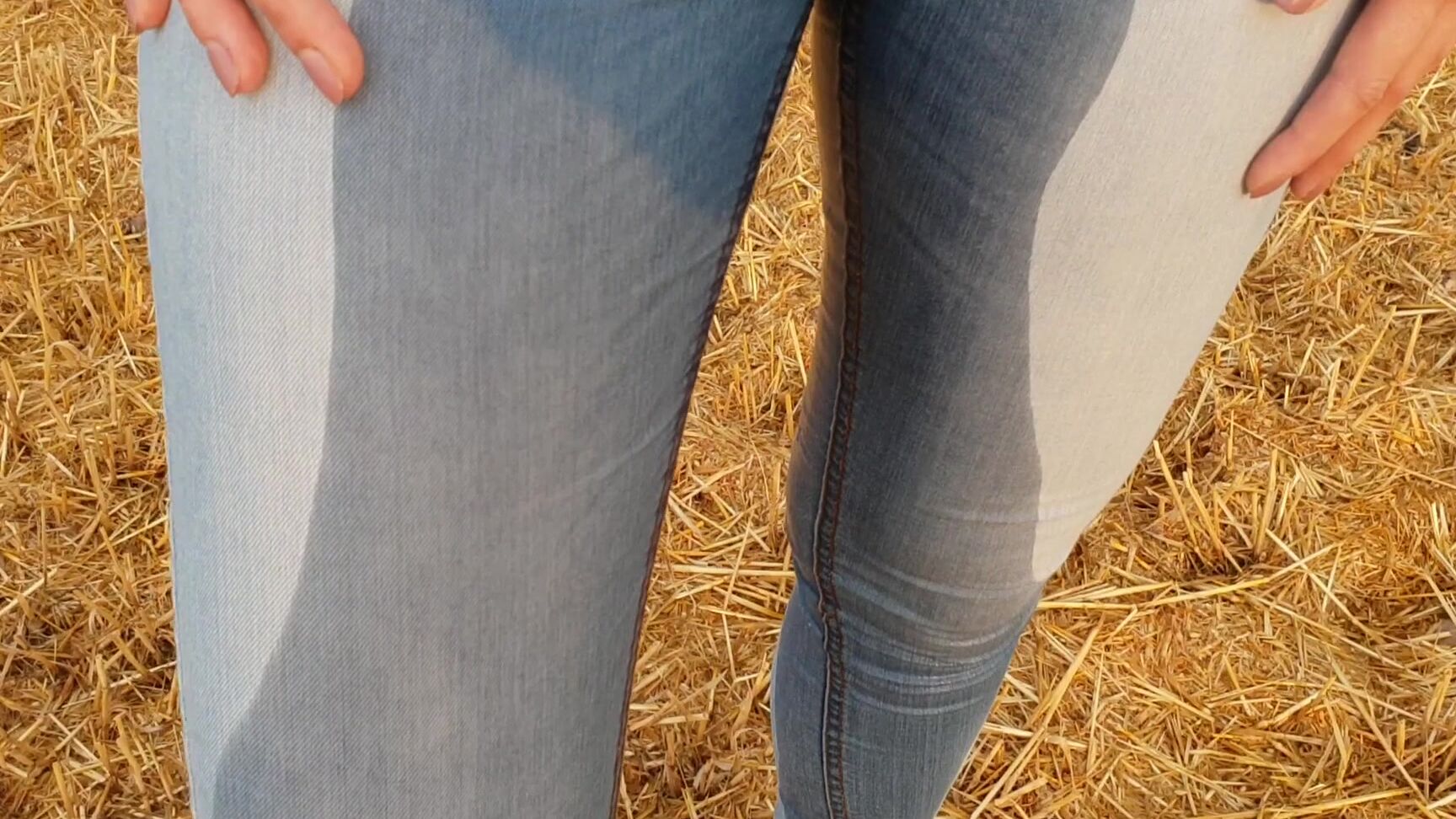 Melle Machts Public Pissing In Jeans And Foot Fetish
