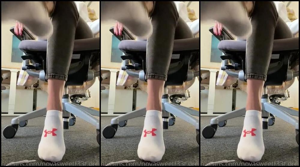 Indubiopronova Nicknamed Indubiopronova Onlyfans Aww Now Look At You You Re Already Waiting Underneath My Office Desk Hoping You Might Catch