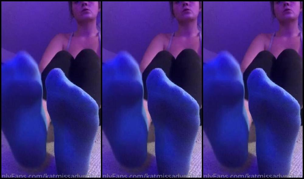 Adventuretoeskat Nicknamed Missadventuretoeskat Onlyfans Super Smelly Sweaty Sock Removal From Yesterday I Almost Forgot To Load It Enjoy Want To See