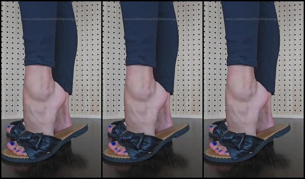 Footish Queen Galina Nicknamed Footishqueengalina 09 02 2024 Onlyfans Video Just Me And My Black Flat Sandals Clapping And Showing Off My Blue Toes For You