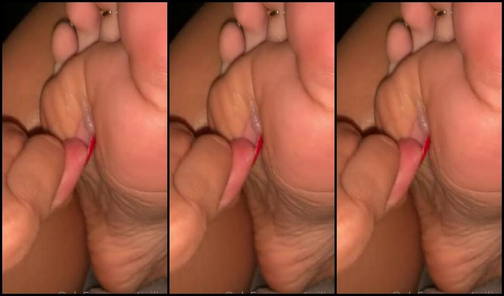 Miliani Nicknamed Miliani Onlyfans Rubbing These Soles H9B
