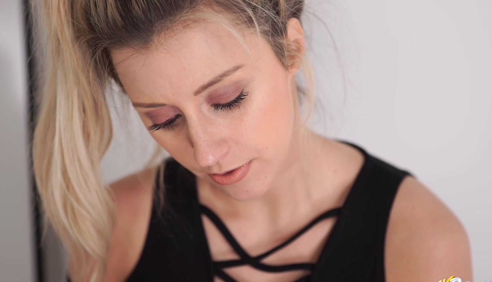 Downblousejerk 2018 03 06 Louise Give You A Flash