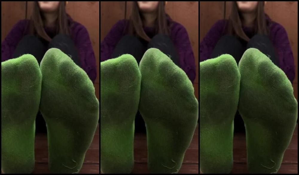 Delilah Nicknamed Footiesfeets Onlyfans Out Door Dirty Sock Wiggle My Neighbor Was Driving Up The Road During This Video Haha