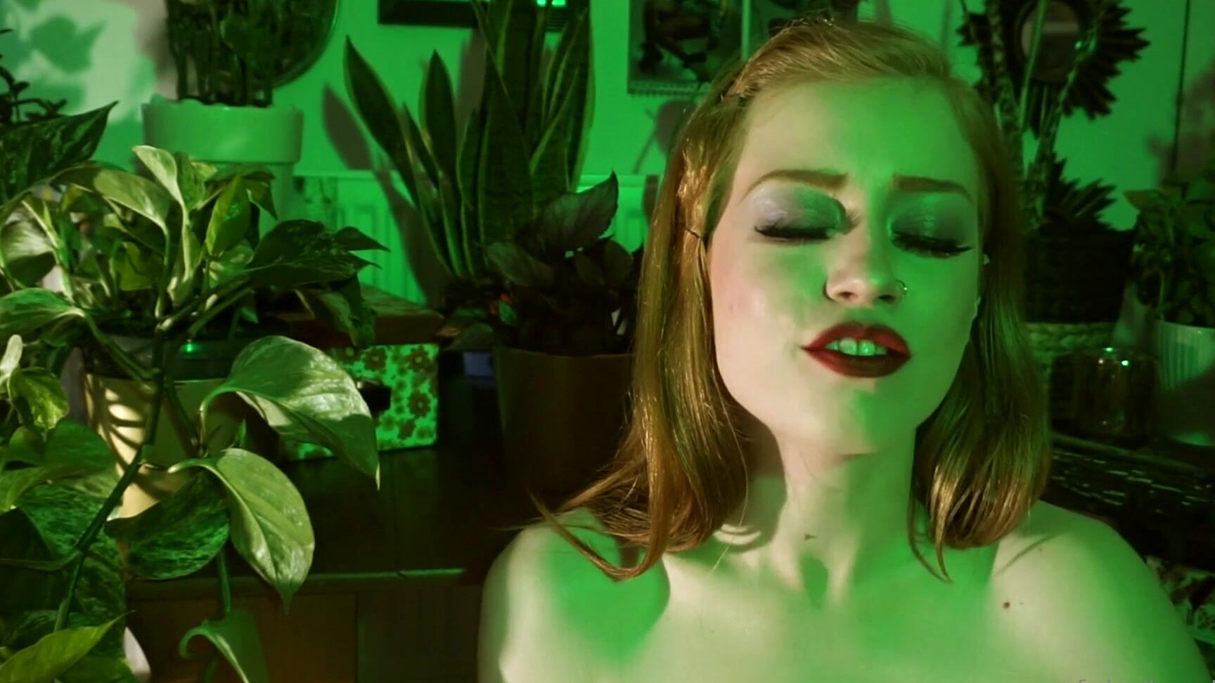 Lunaroux New Video Poison Ivy Beautiful Agony I Had The Most Intense Orgasm In This And Its A