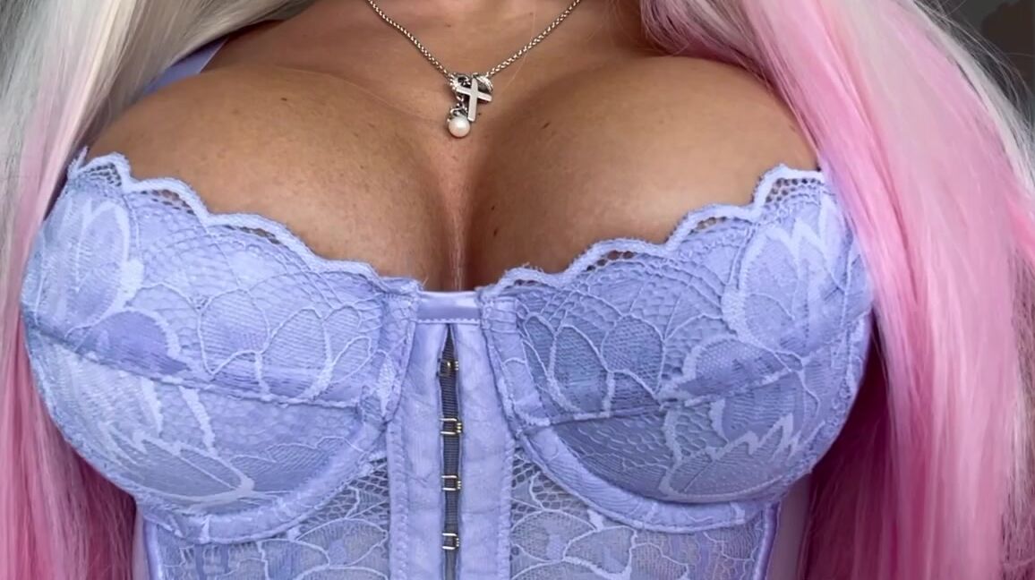 Miss Evie Lock Nicknamed Missevielock Onlyfans I Know You Would Give Anything To Worship My Big Huge Tits