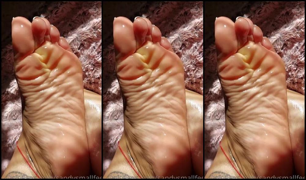 Mica Sandy Nicknamed Sandysmallfeet Onlyfans Oily Soles In The Morning Just For You Baby