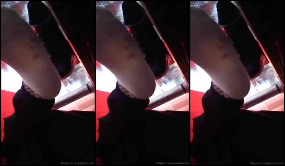 Jupiter Domina Nicknamed Jupiterdomina Onlyfans Im Gonna Sit Here And Eat Pizza You Can Sit Under The Table And Smell