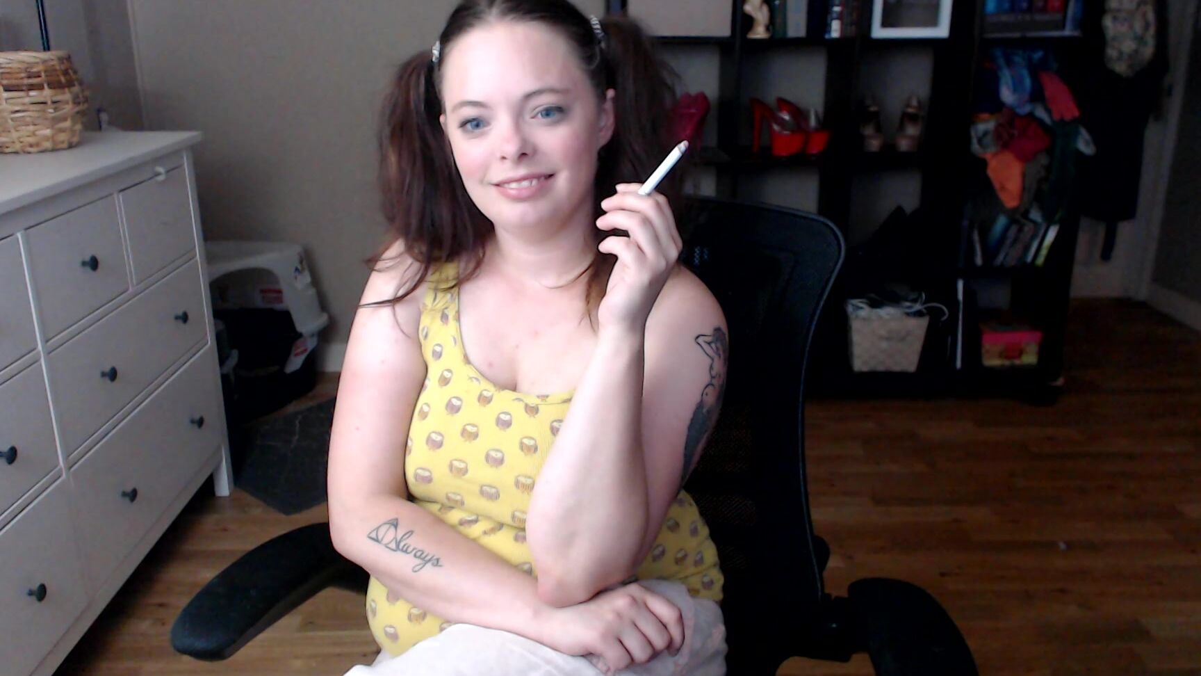 Tinyfairybabe Smoking In Messy Pigtails