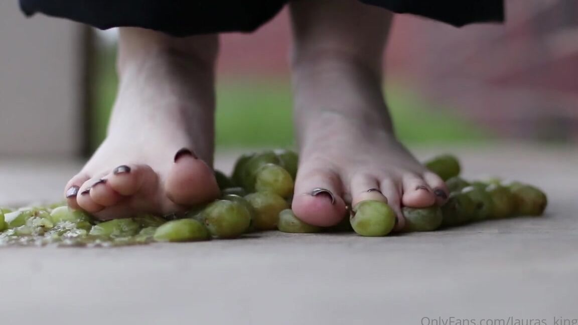 Lalalaura Nicknamed Lauras Kingdom 09 10 2020 Onlyfans Video Lauras Slow Mo Grape Crush