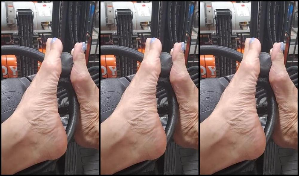 Flirtygirl370Z Nicknamed Flirtygirl370Z Onlyfans Waiting Out A Thunderstorm While Roofing Means Going Down And Playing With Fork Trucks