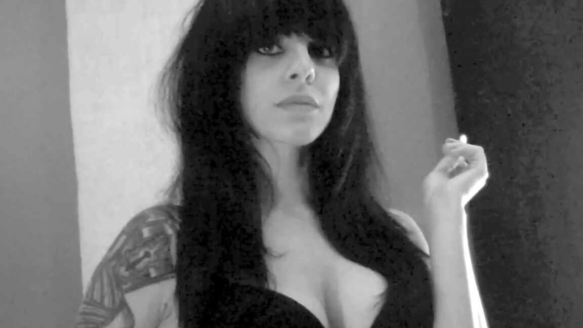 Rosealine Nicknamed Porcelaingoirl Onlyfans A Little Stream Testing The Livestream For Onlyfans Will Be Later This Week I Ll Be Starting I 5 Uy