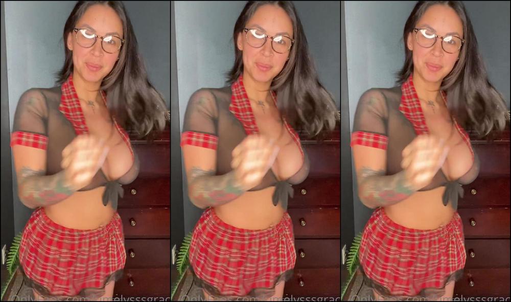 Umelysssgrace 2338278238 01 22 2022 Good Morning Loves I Stayed Up Late Doing Homework And I Woke Up Like This