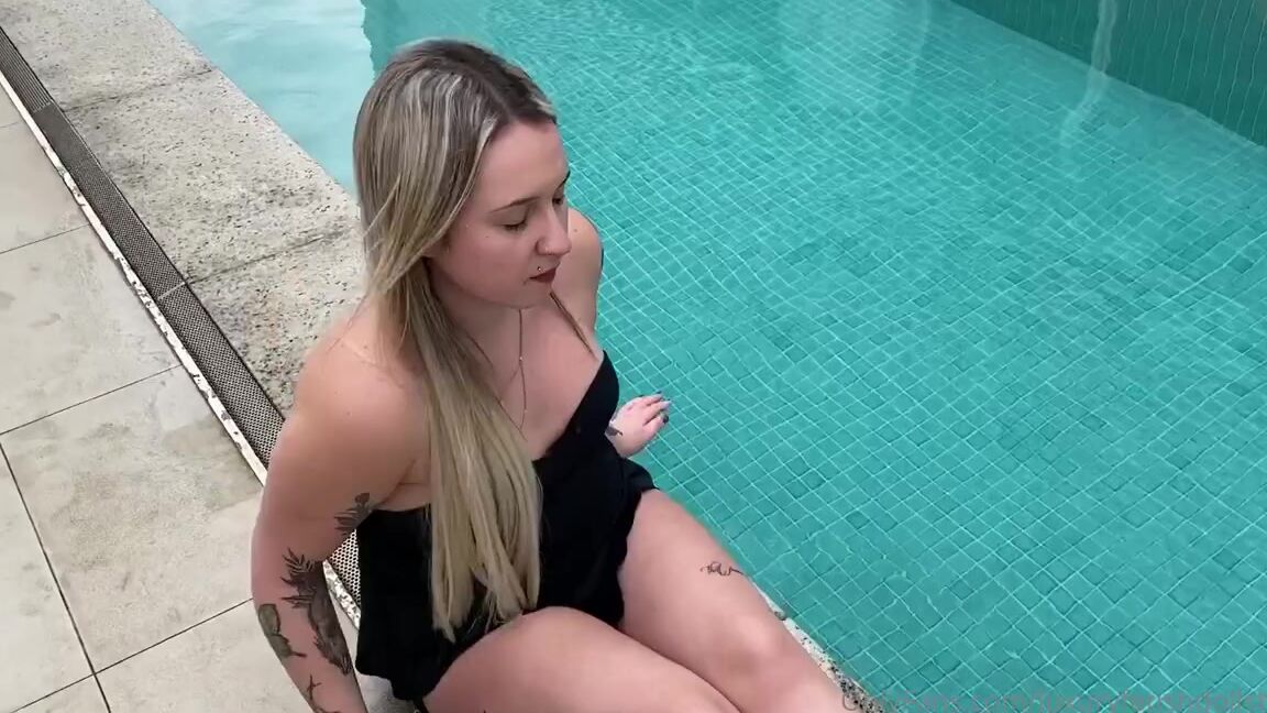 Luxury Fetish Dolls Brazil Nicknamed Luxuryfetishdollsbrazil Foot Fetish 06 29 2021 Onlyfans Video Hello Kitty In The Pool