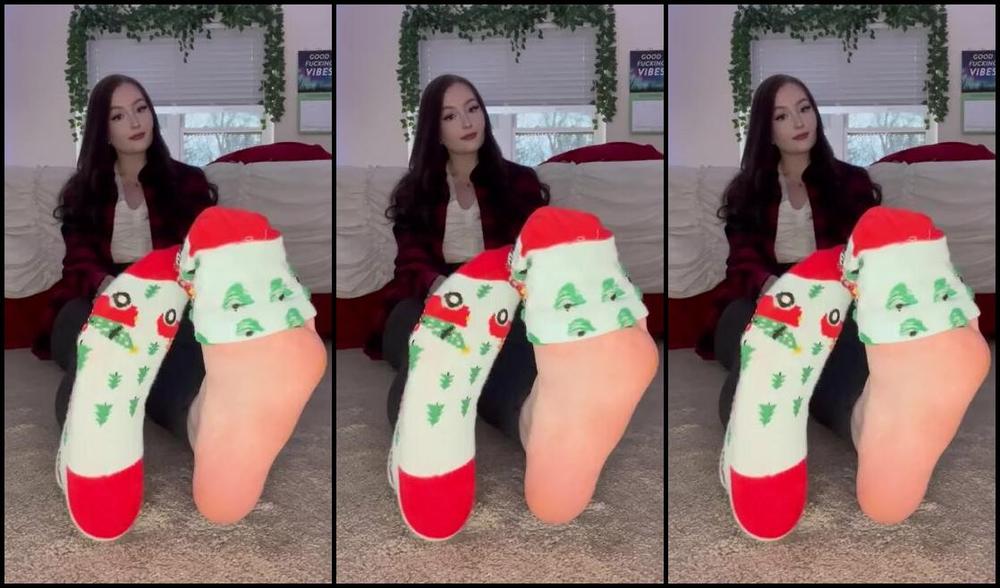 Becca Foxx Feet Aka Sizeelevens Onlyfans A Classic Scrunch And Wiggle Video Christmas Sock Edition I Missed These Simple Sexy Vidsp