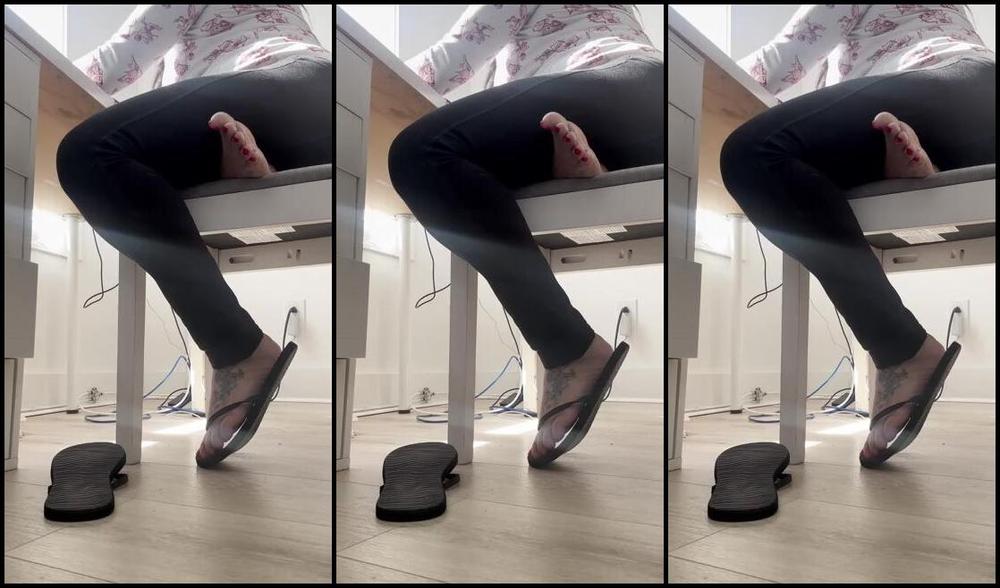 Goddessmonica00W 03 21 2025 Onlyfans Video Tucked Feet View While Workingp