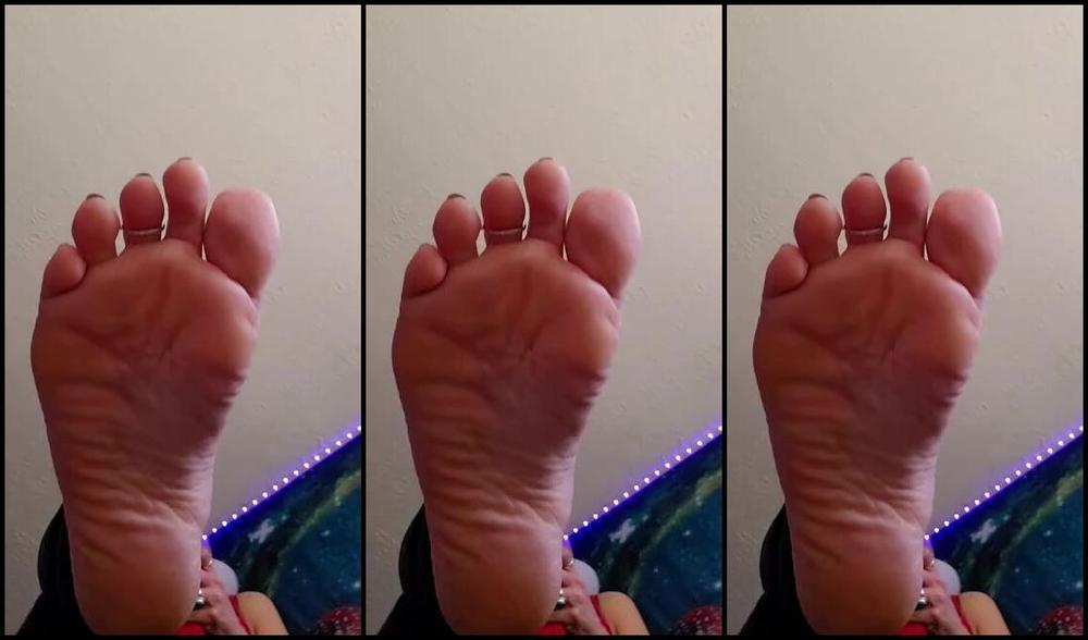 Mssjada Nicknamed Mssjada Onlyfans Be A Good Boy And Stare At My Perfect Feet While I Play My Games Im Working On Customs Today Keep