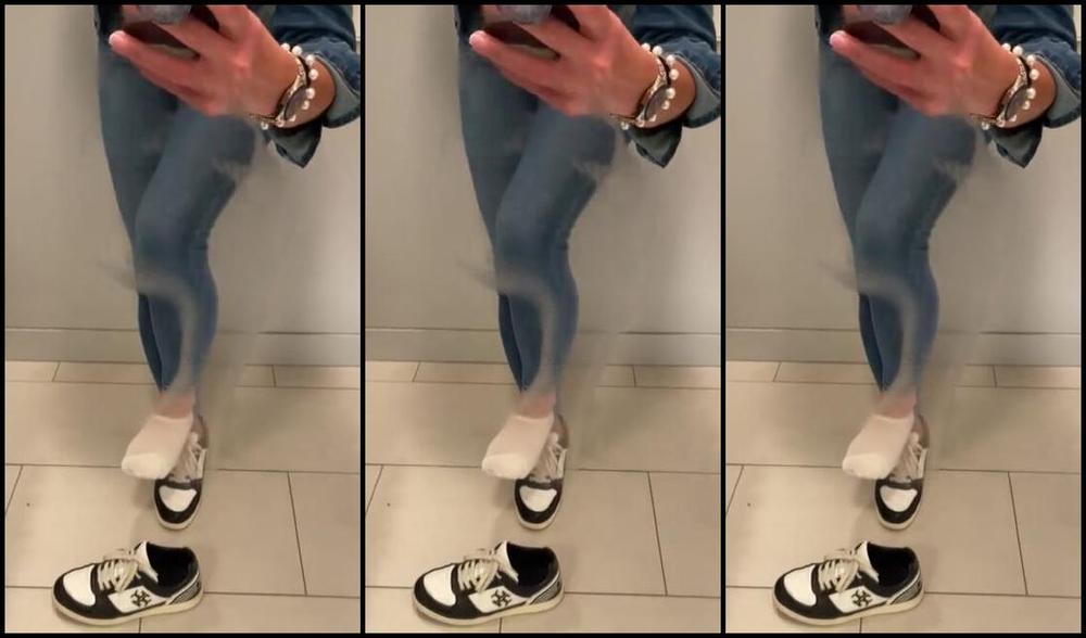Anas Socks Nicknamed Anas Socks 07 10 2025 Onlyfans Video This Sweaty Foot Print While Shopping Deserves