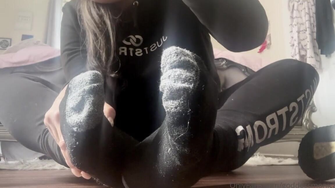 Goddessmonica00W Onlyfans Stinky Socks Feet Joip