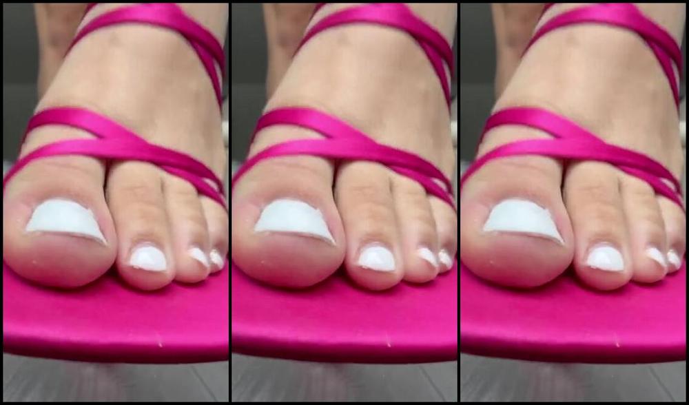 Sarina Jones Nicknamed Sarinajones 07 16 2024 Onlyfans Video Do You Like Those Cute Little Toes