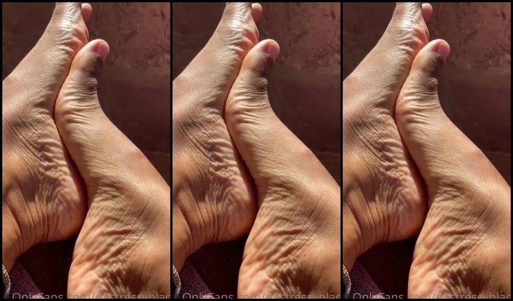 Mistress V Black Nicknamed Mistressvblack Onlyfans Cada Centmetro Da Minha Pele Dourada Que A Sua Lngua Adoraria Provar