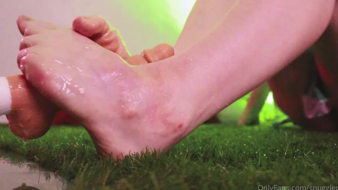 Snugglepunk Loads Of Fake Cum Footjob Per Popular Request Just Try It