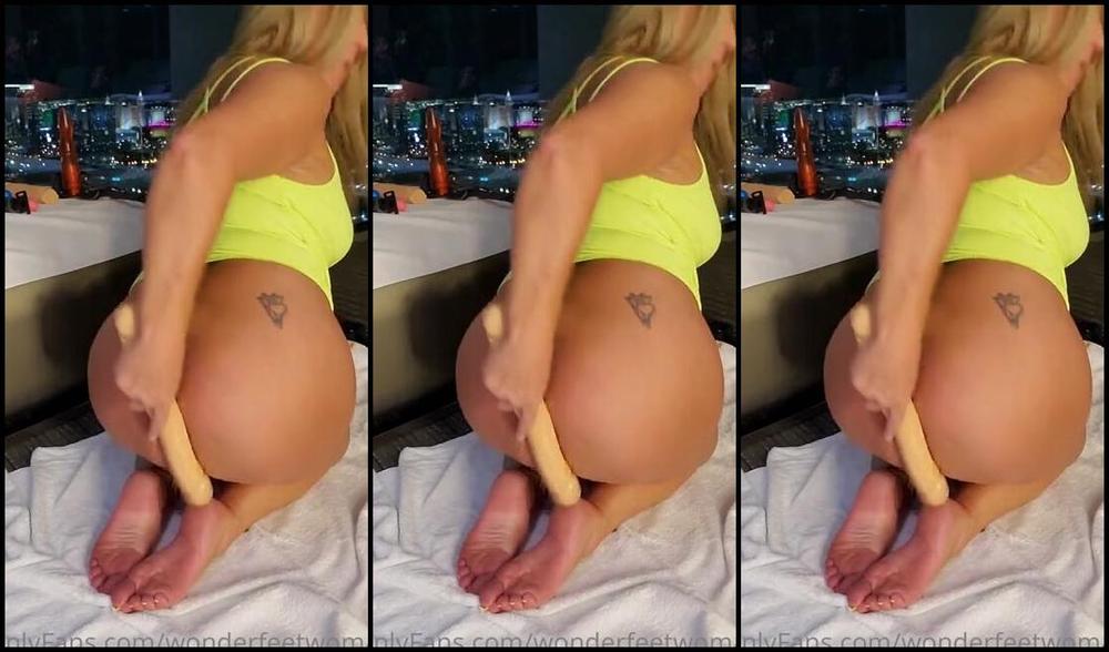 Wonderaeetwoman Nicknamed Wonderfeetwoman Onlyfans Finally Here Is The Toy I Decided To Play With Double Sided Dildo So Both Ends Can Be Used At The