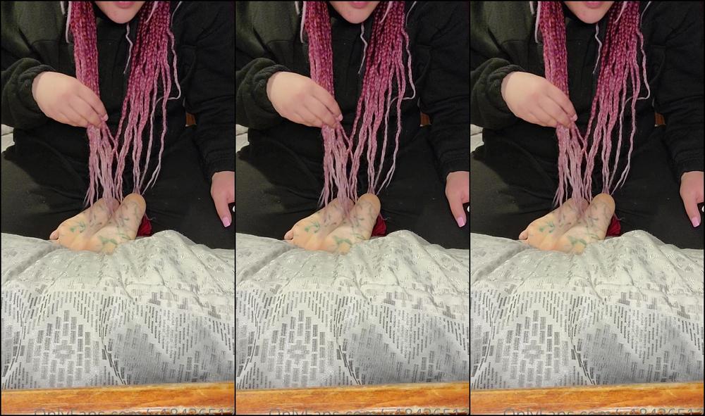 u184265127-11-01-2022-2326449251-tickle-mappin-of-my-feet