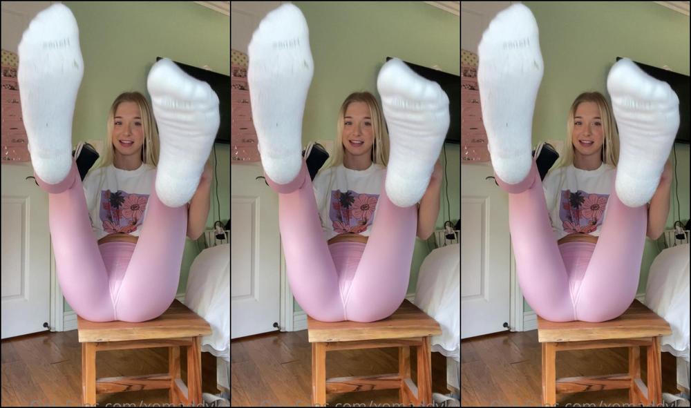 Xomaddykxo Come Sniff My Stinky Sweaty Converse Hehe Goddess Wants You Buried In These Soles Telling