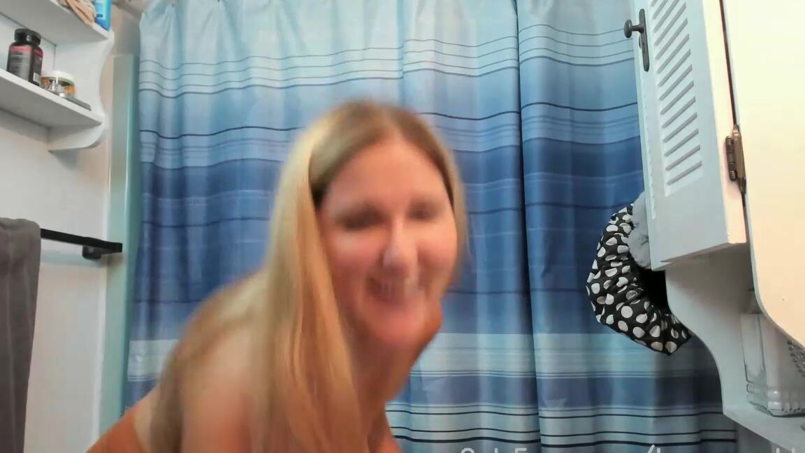 honeysuckle19-22-06-2021-2143112365-live-shower-show-dual-stream-was-testing-it-out