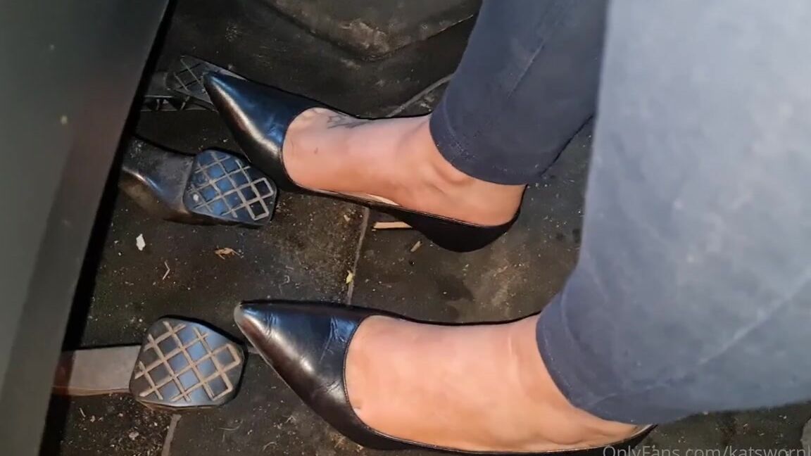 Kats Worn Heels Nicknamed Katswornheels Onlyfans Driving In My Black Leather Manolos Bit Of A Shakey Cam Can Anyone Recommend A Good