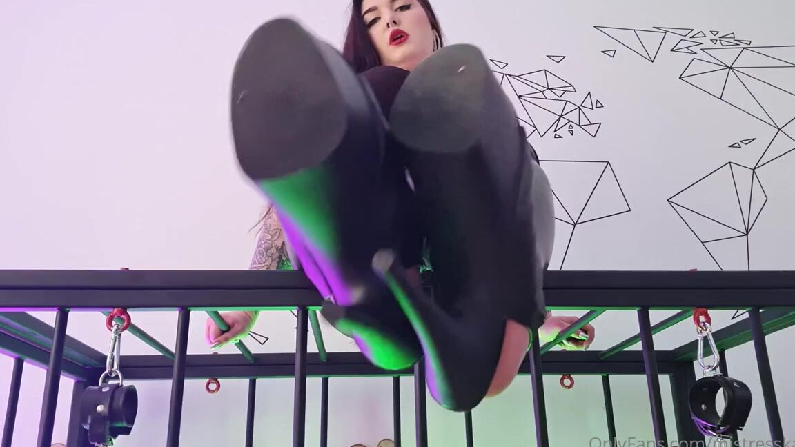 Mistresskarino Onlyfans Look What I Have Between My Legs Yeah Its Very Big But Dont Worry You