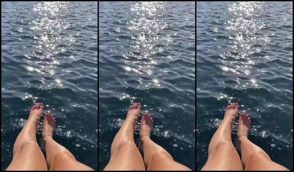 Evifeet 09 03 2024 Onlyfans Video Feeling The Gentle Waves Kiss My Feet While The Sun Dances On The Water