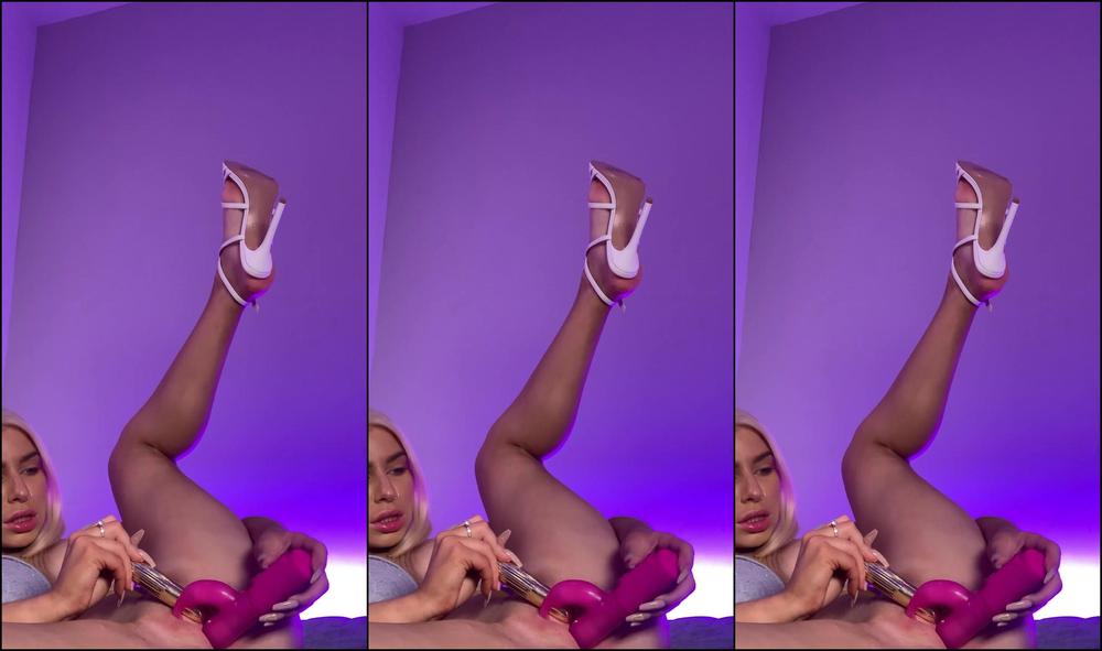 arurasky-04-10-2019-67636916-having-lots-of-fun-with-my-new-toy-preparing-myself-for-big-fat-cock