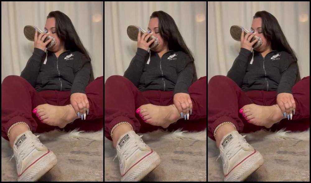 Aminamarie Onlyfans Oh Boy These Are Some Stinky Converse Whose Going To Smell Them And Then Clean Them