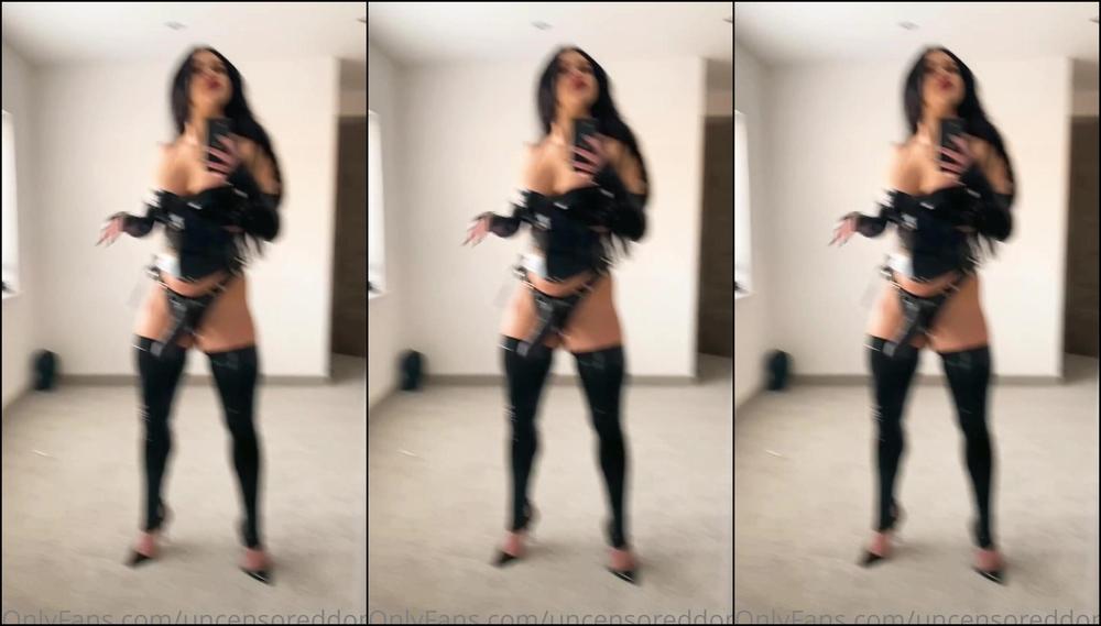 Obey Angelina Tip Your Queen