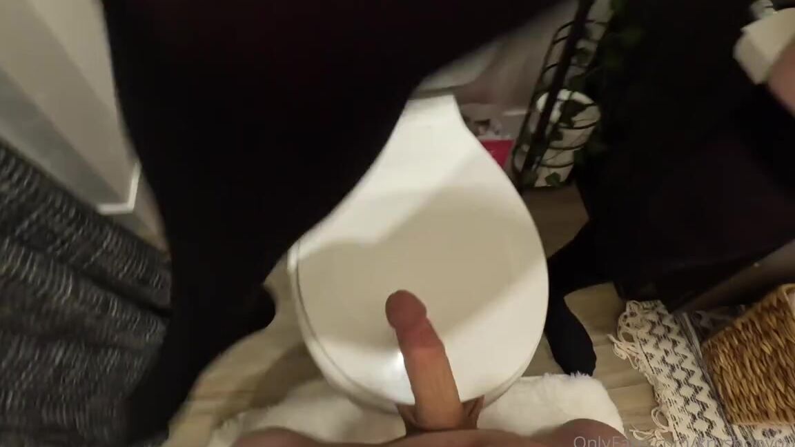 Krushonyouxoxo Onlyfans Toilet Ball Busting If You Want To See More Theres A Golden Shower Included In The Video On Fansl