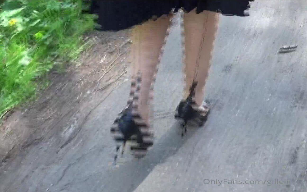 Gillellisyoung A Walk In The Woods