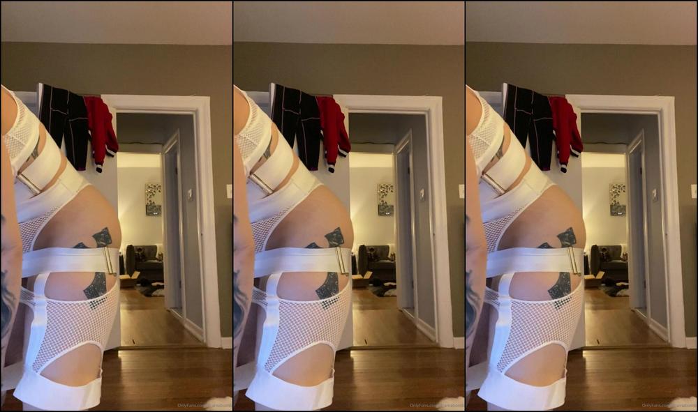 moneybirdette-24-07-2020-584821877-only-took-me-20-minutes-to-put-this-on...-sometimes-lingerie-is-so-confusing-man-lmaoooooo