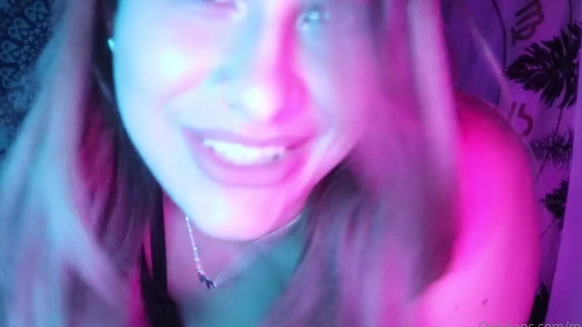 Milaap Onlyfans Vape Vibes I May Not Smoke Cigarettes Anymore But You Can Enjoy My Mouth Full