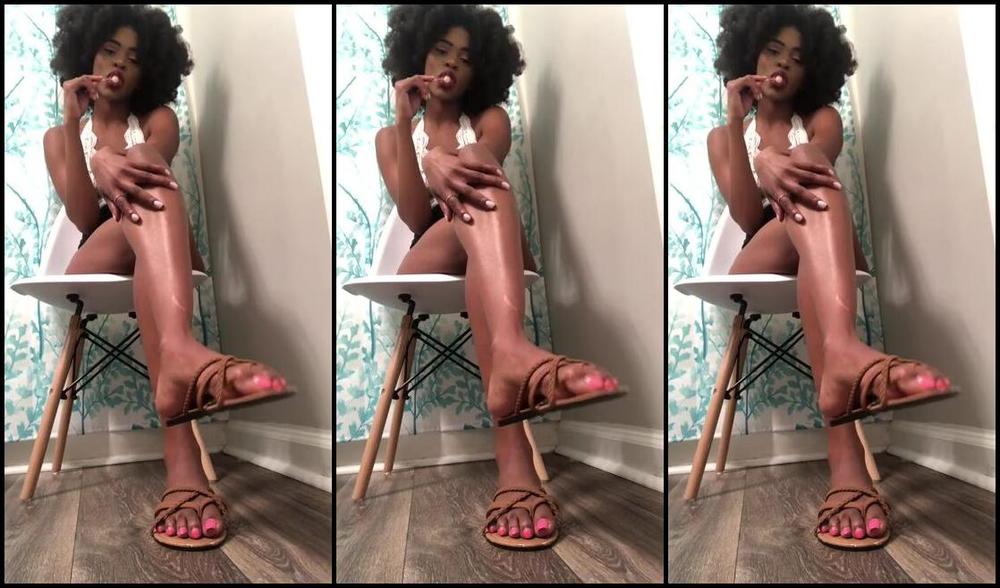 Charming Foxxy Nicknamed Charmingfoxxy Onlyfans Sandal Dangling Requested