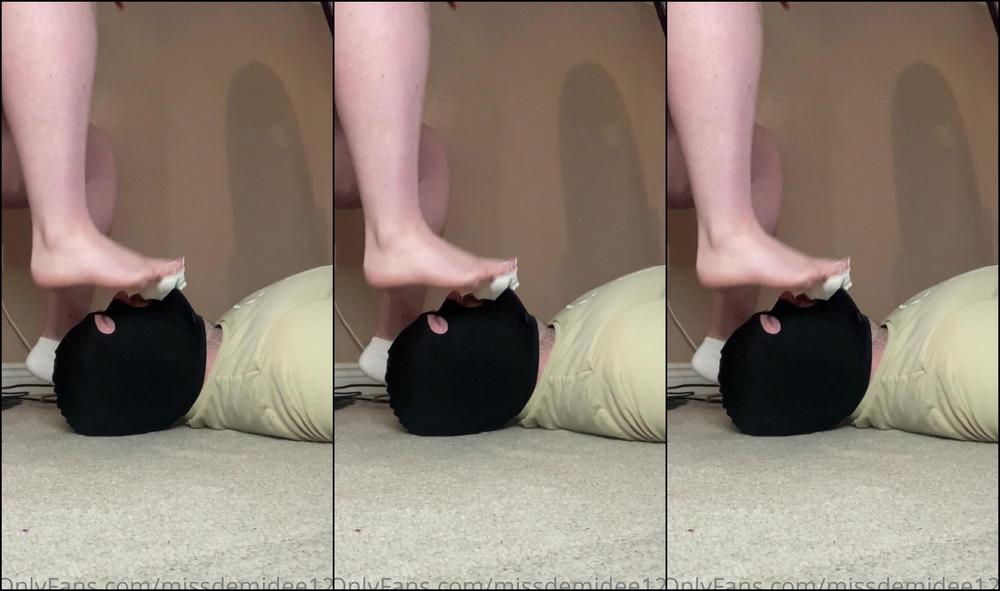 Missdemidee Slave Ex Bf Is So Lucky To Get To Sniff And Worship My Sweaty Socks And Feet After The T